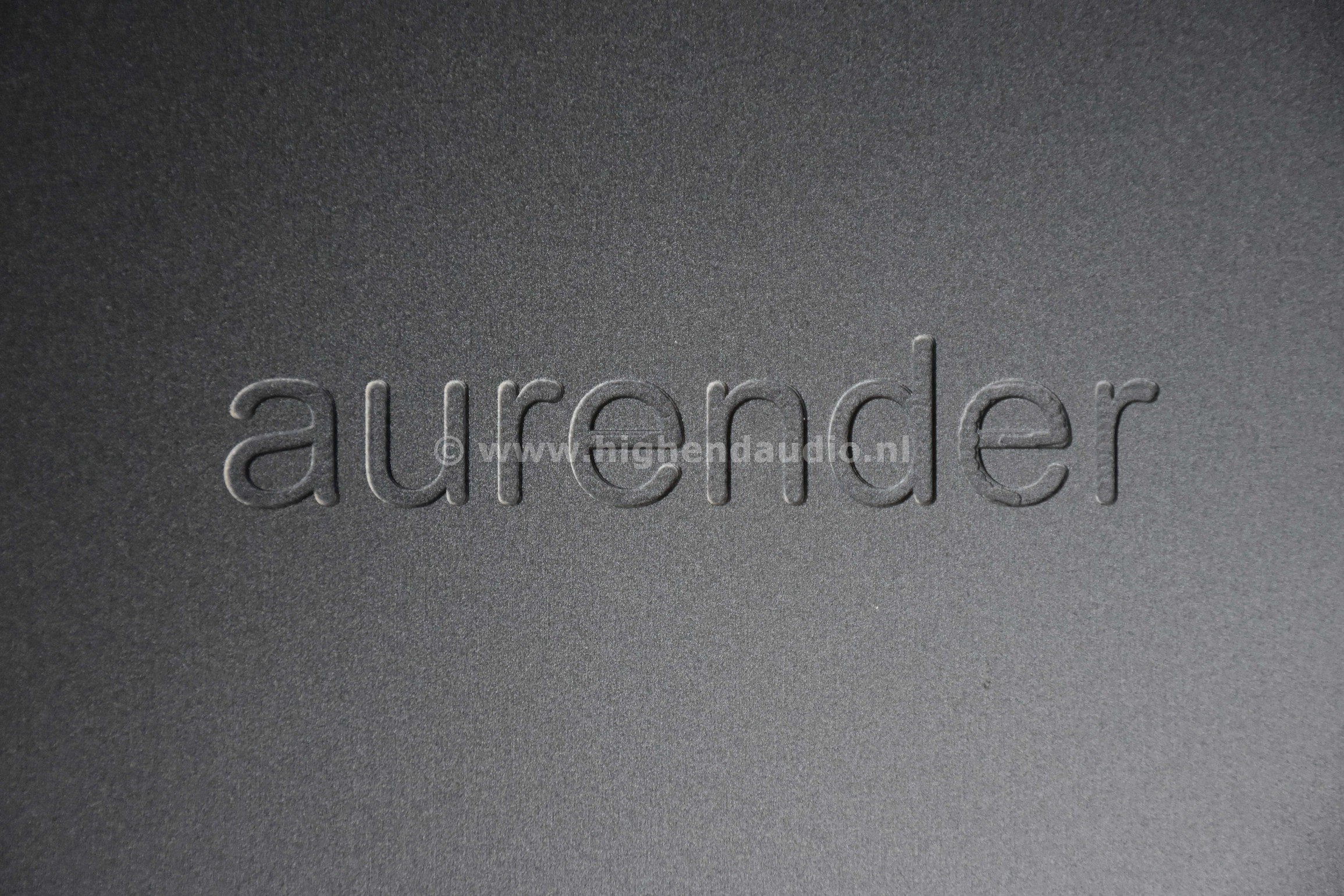 Aurender-S10-S10BN0002-topcloseup_wm