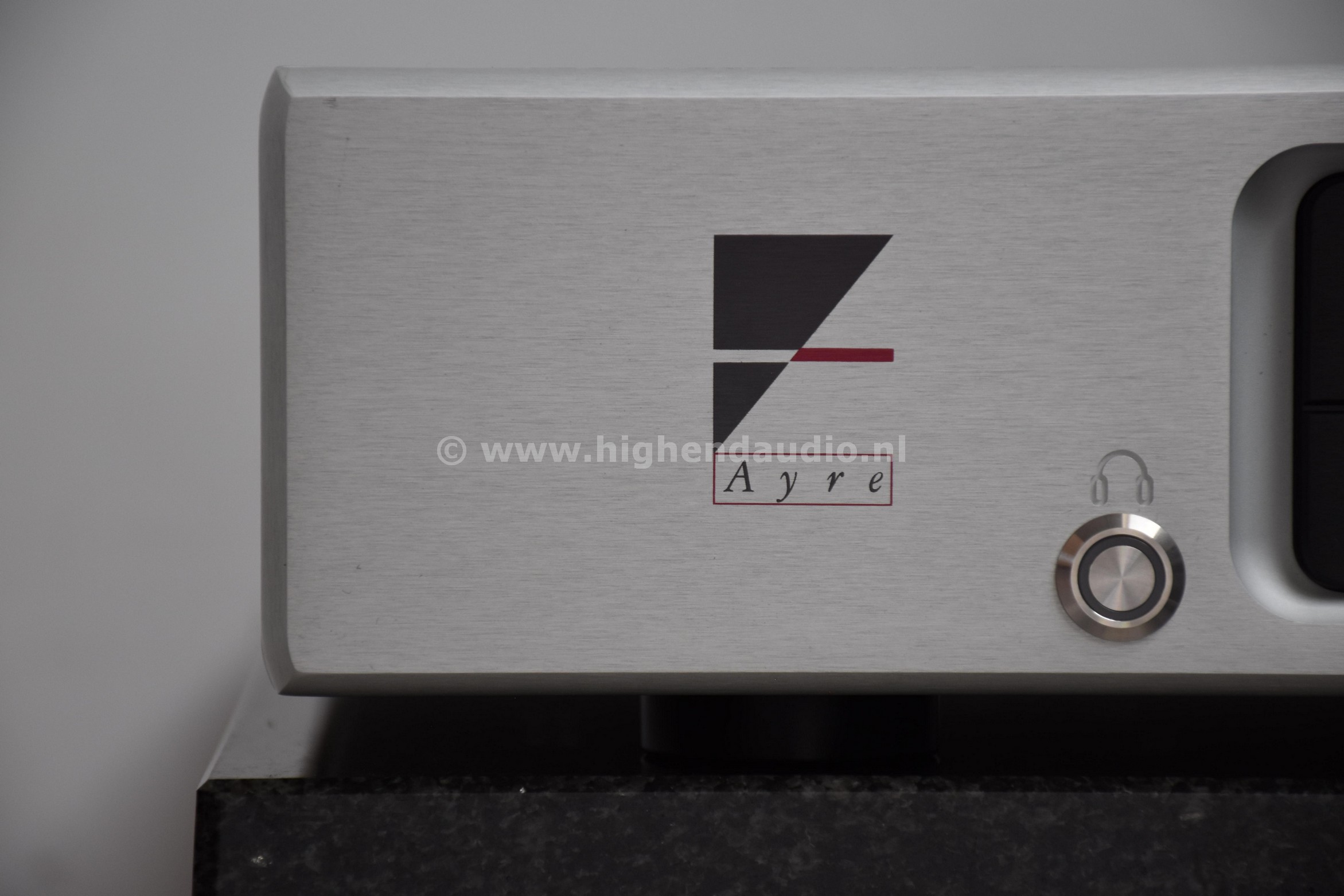 Ayre-QX5Twenty-26E0105-frontleft_wm