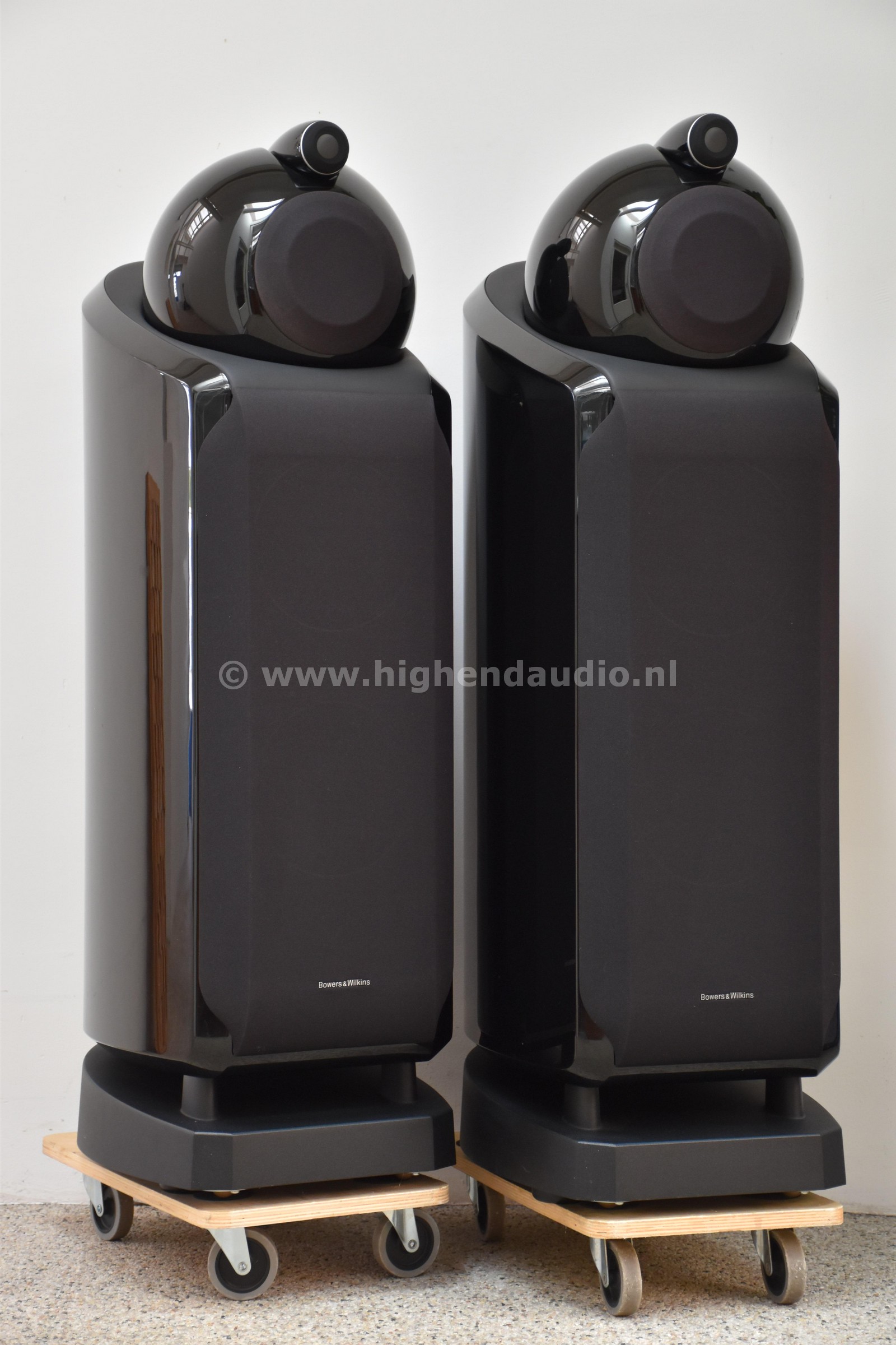 B&W-802Diamond-0006907-0006908-side_wm