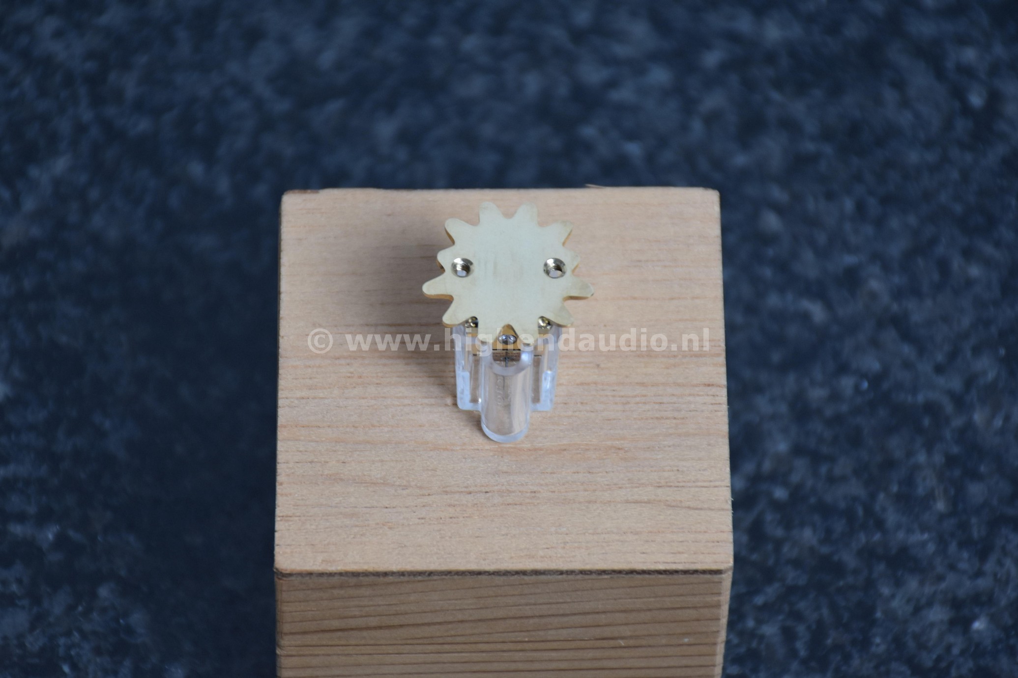 Clearaudio-GoldfingerStatementV2-11859-top_wm