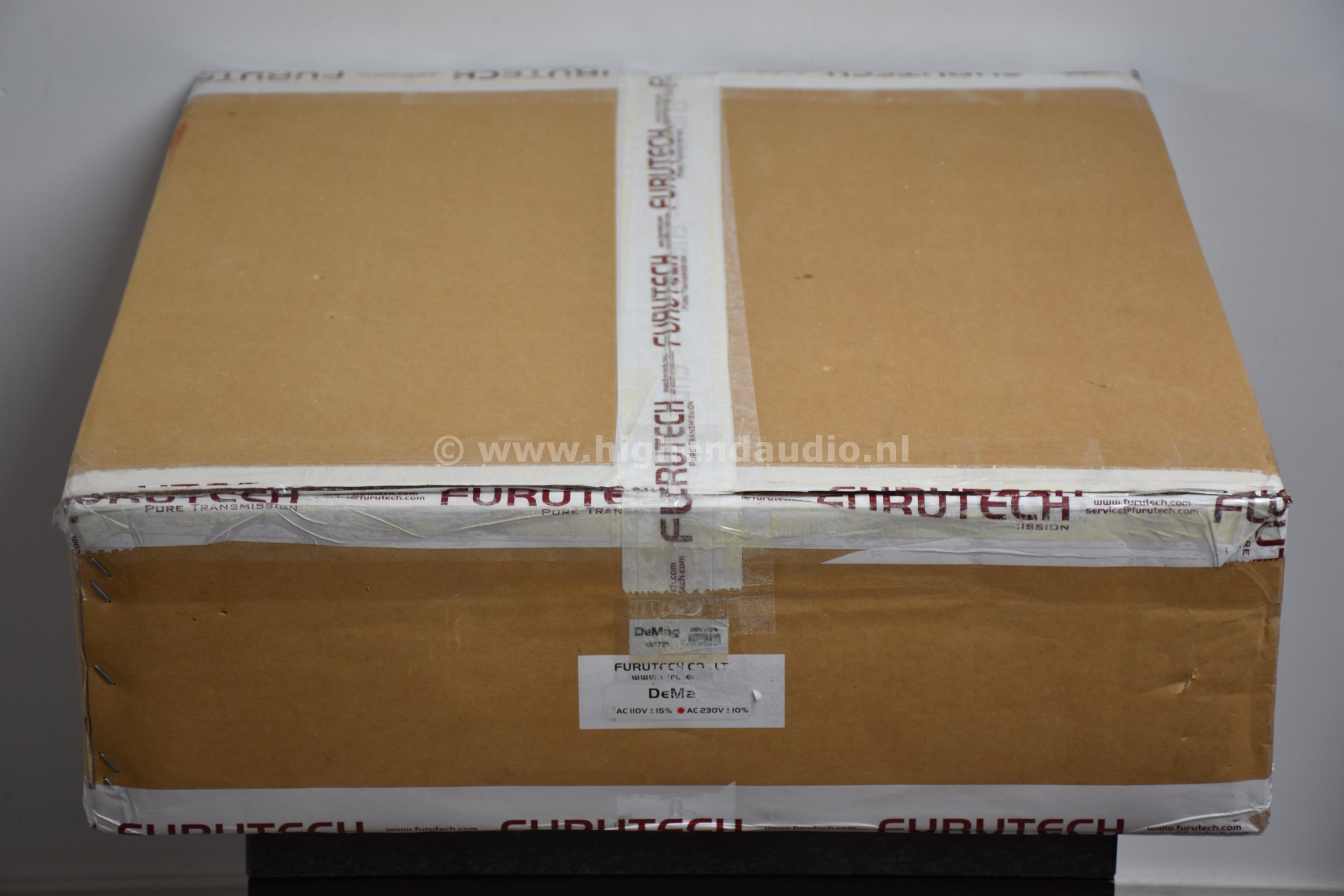 Furutech-DeMag-066728-box_wm