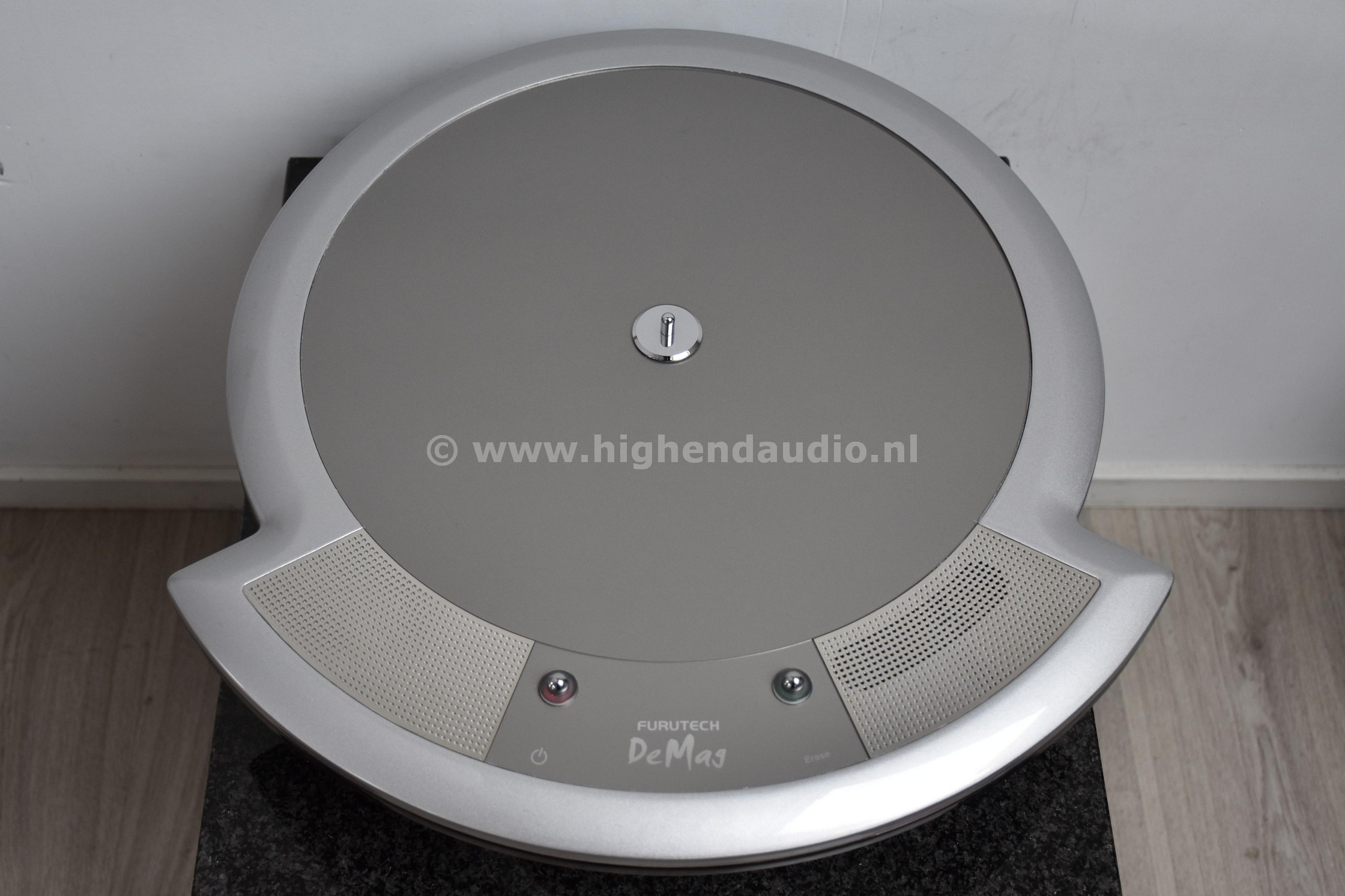 Furutech-DeMag-066728-top_wm