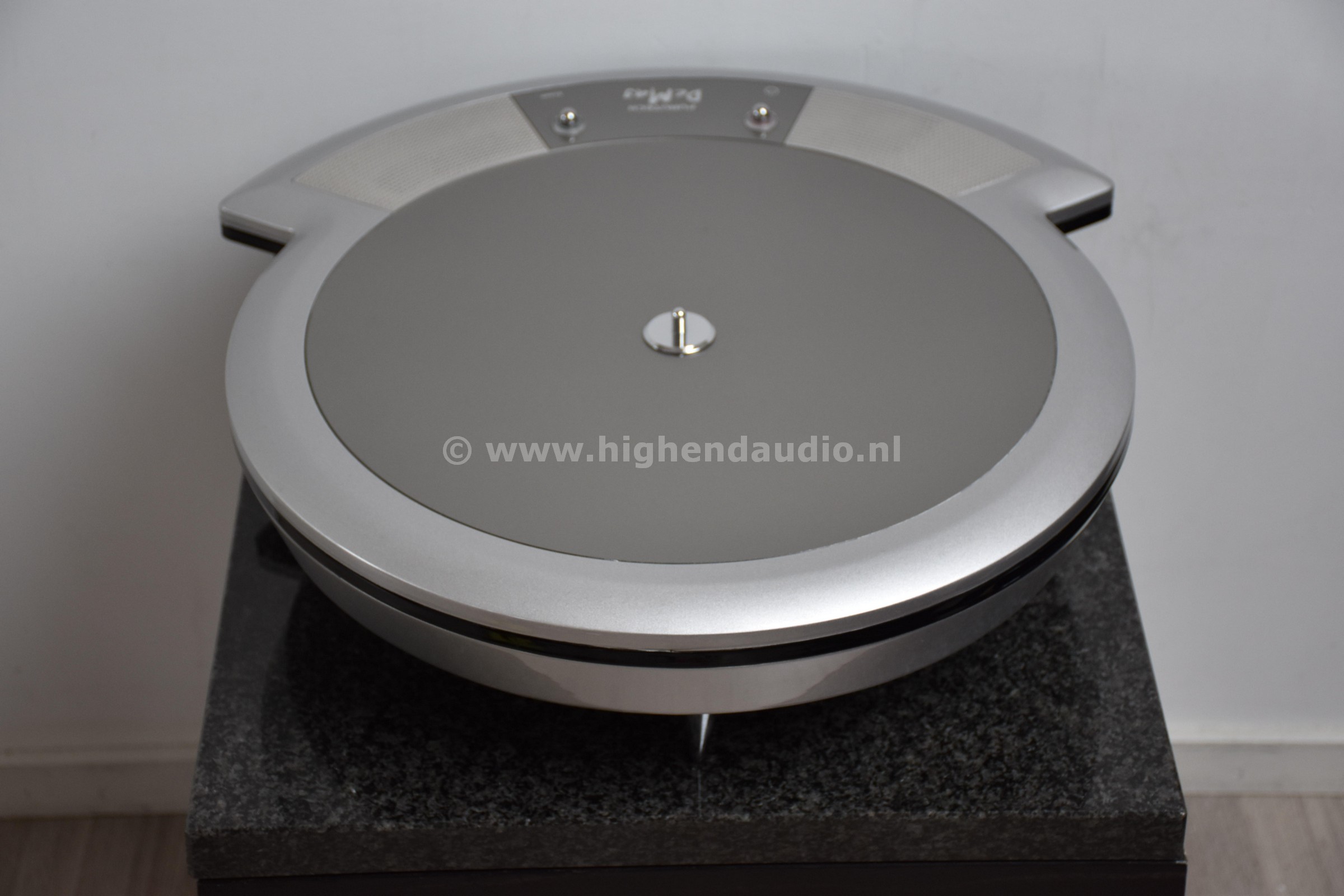 Furutech-DeMag-066728-topback_wm