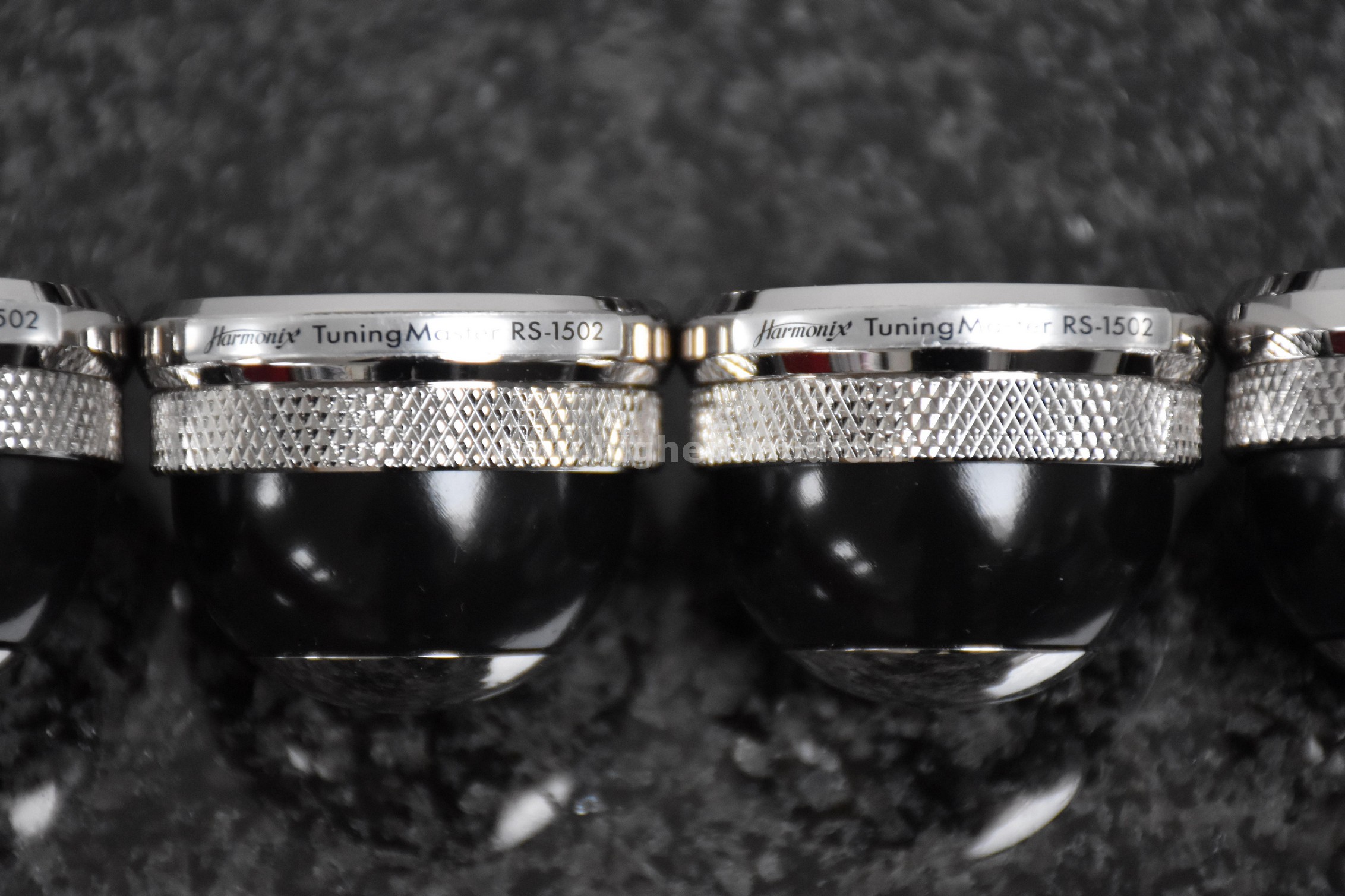 Harmonix-RS1502-3setsof4-closeup_wm