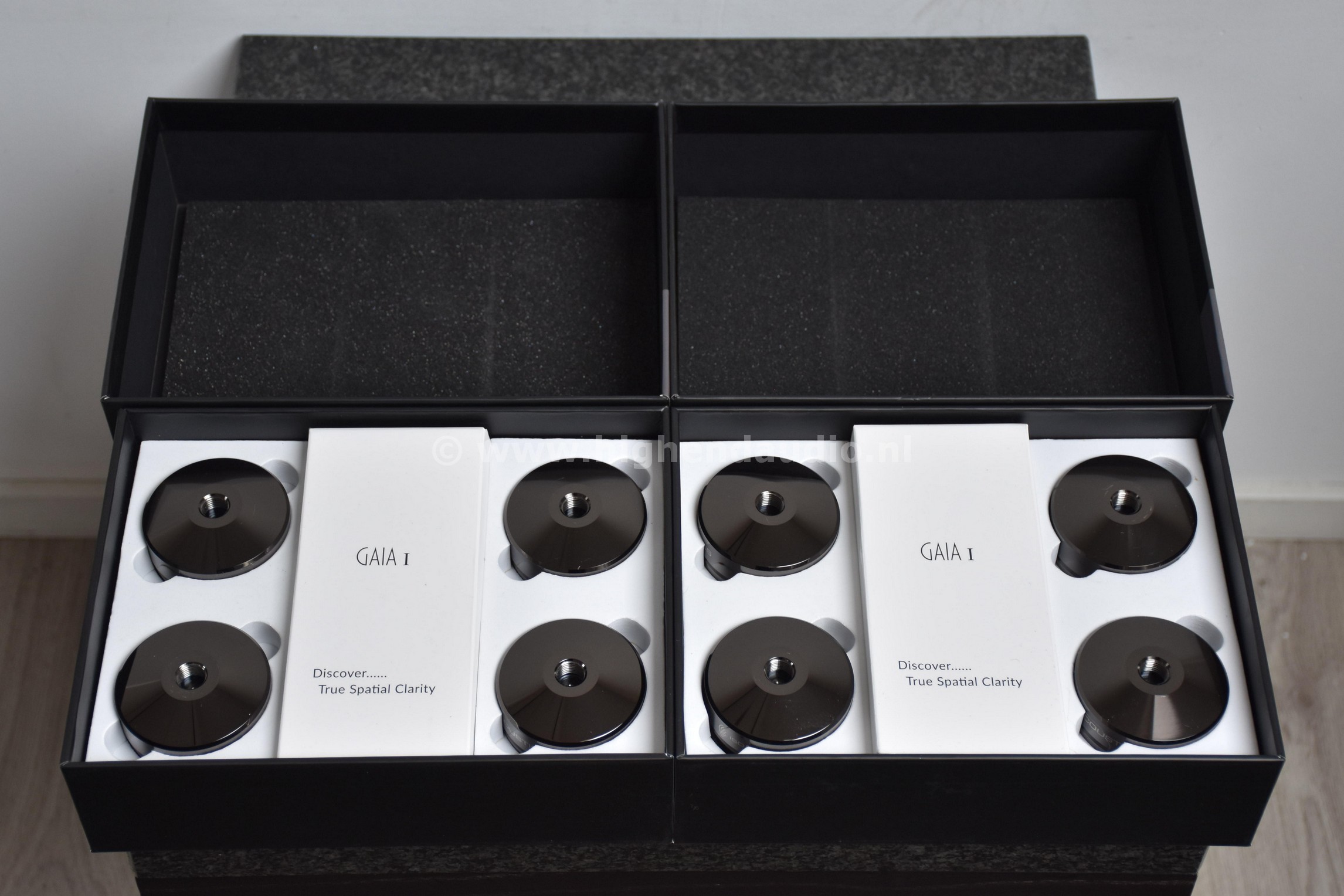 IsoAcoustics-GaiaI-boxopen_wm