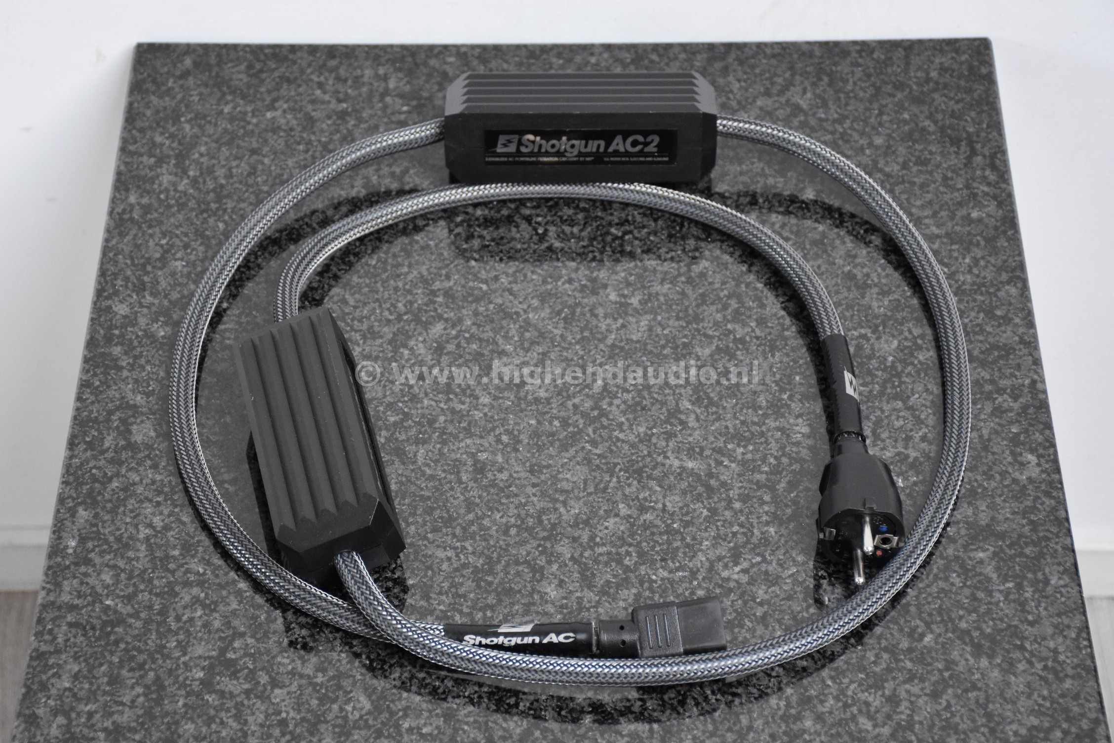 MIT-ShotgunAC2-2m_wm