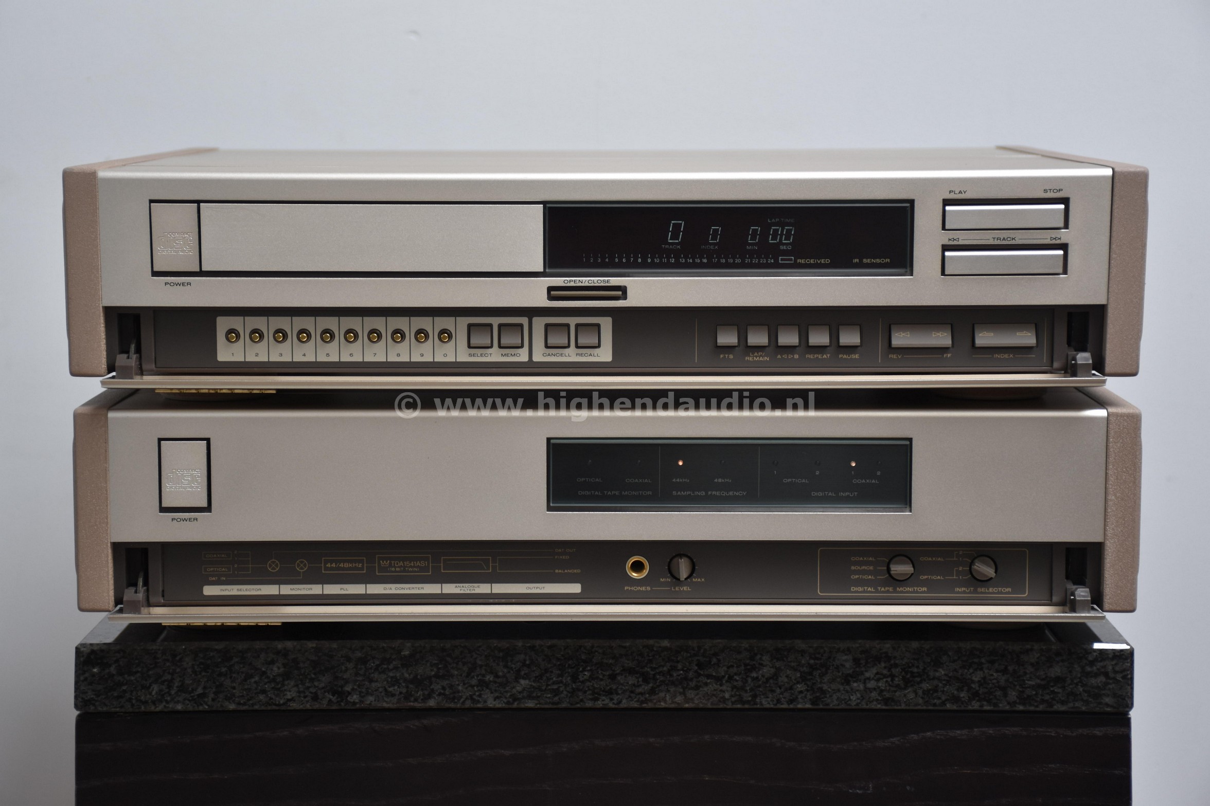 Marantz-CD12-DA12-MZ01924050075-III-frontlidopen_wm