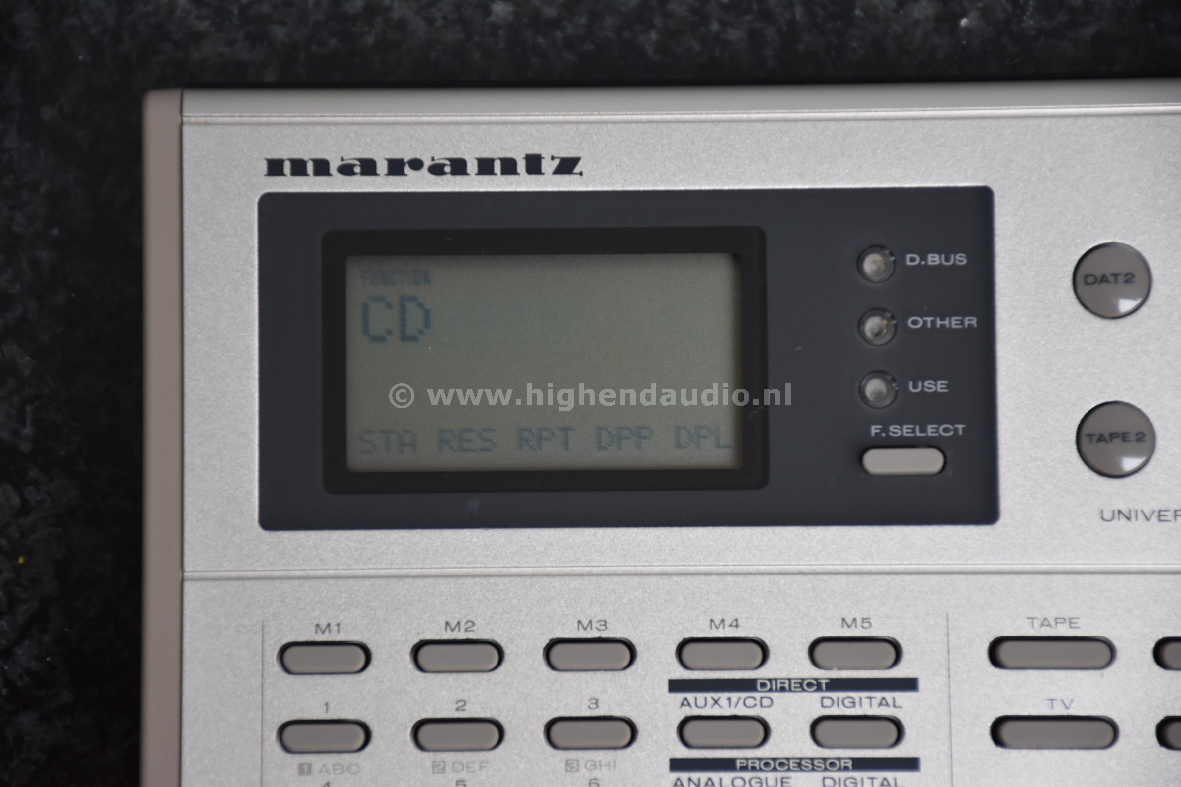 Marantz-CD12-DA12-MZ01924050075-III-remotedisplay_wm