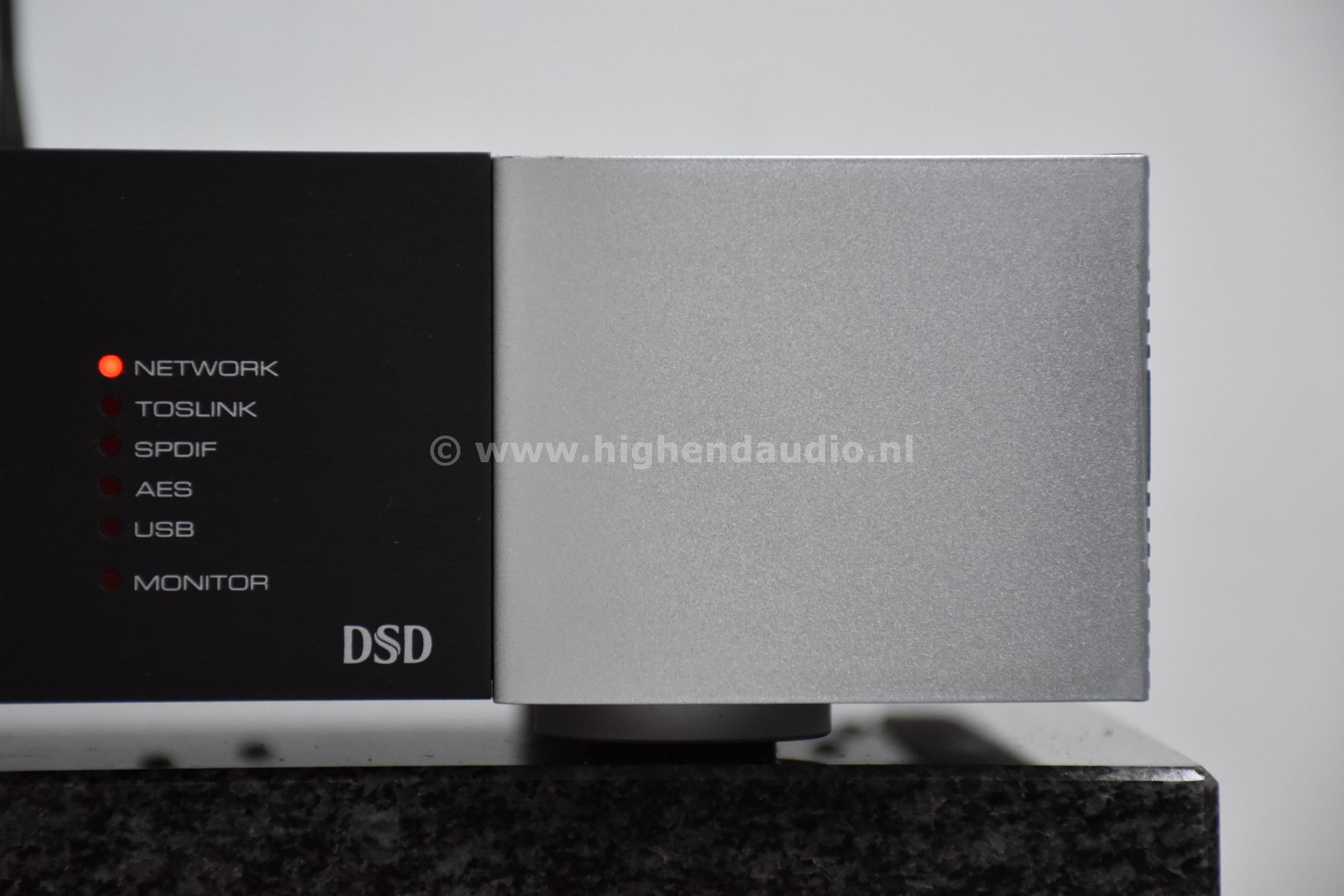 Moon-380D-Q8625778-frontright_wm