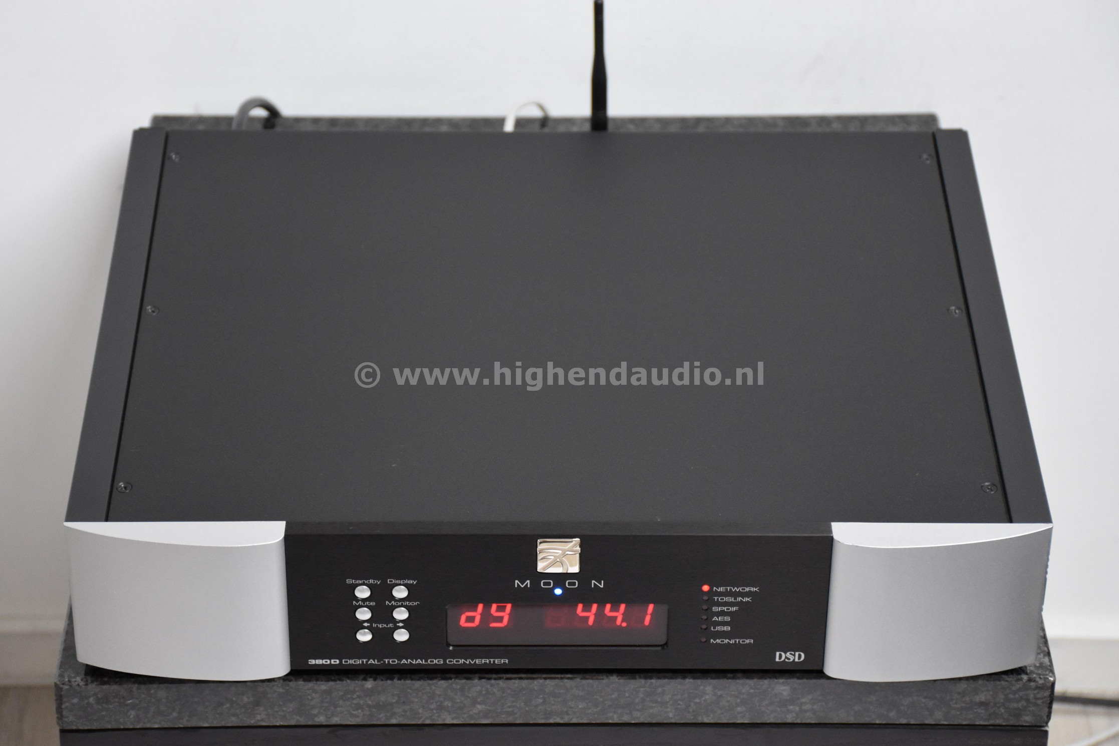 Moon-380D-Q8625778-top_wm