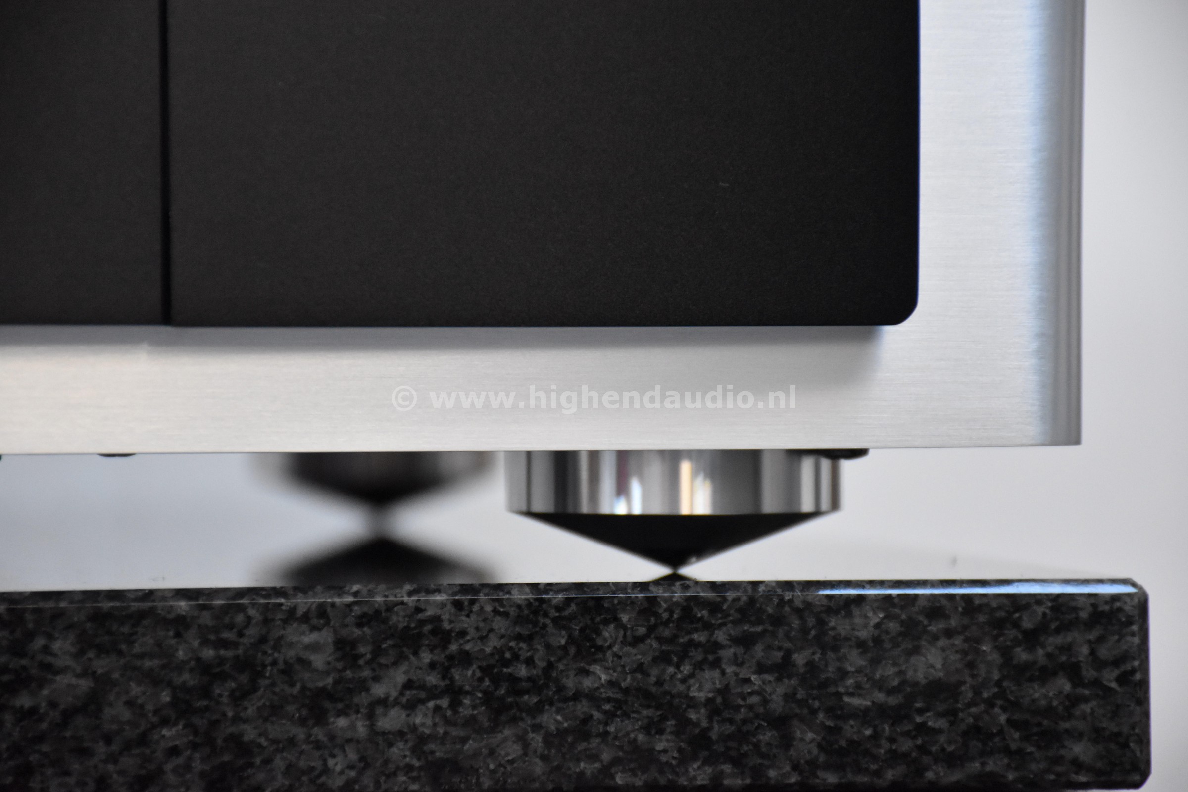 NAD-M22-H4XM2201608-spike_wm