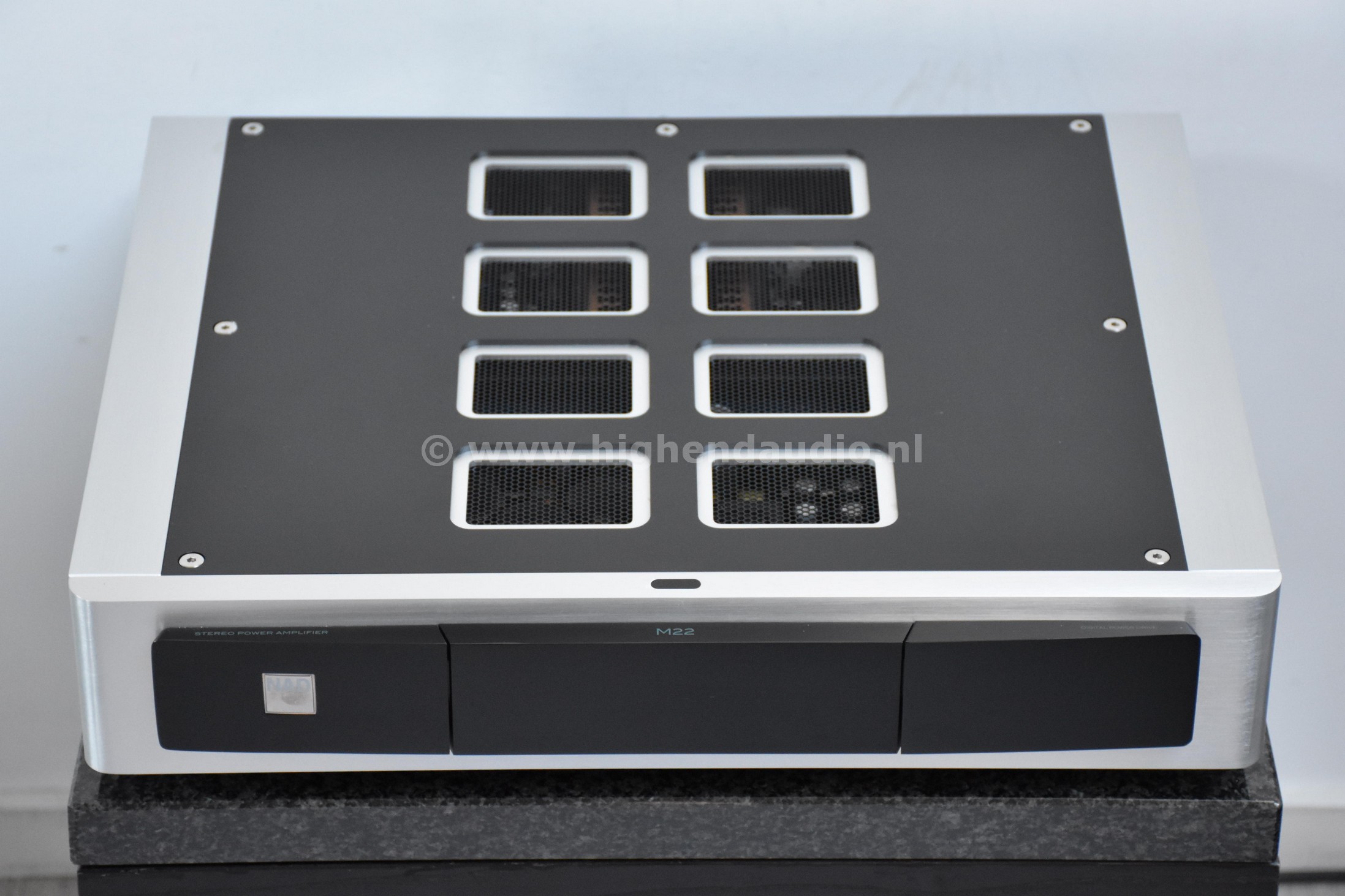 NAD-M22-H4XM2201608-top_wm