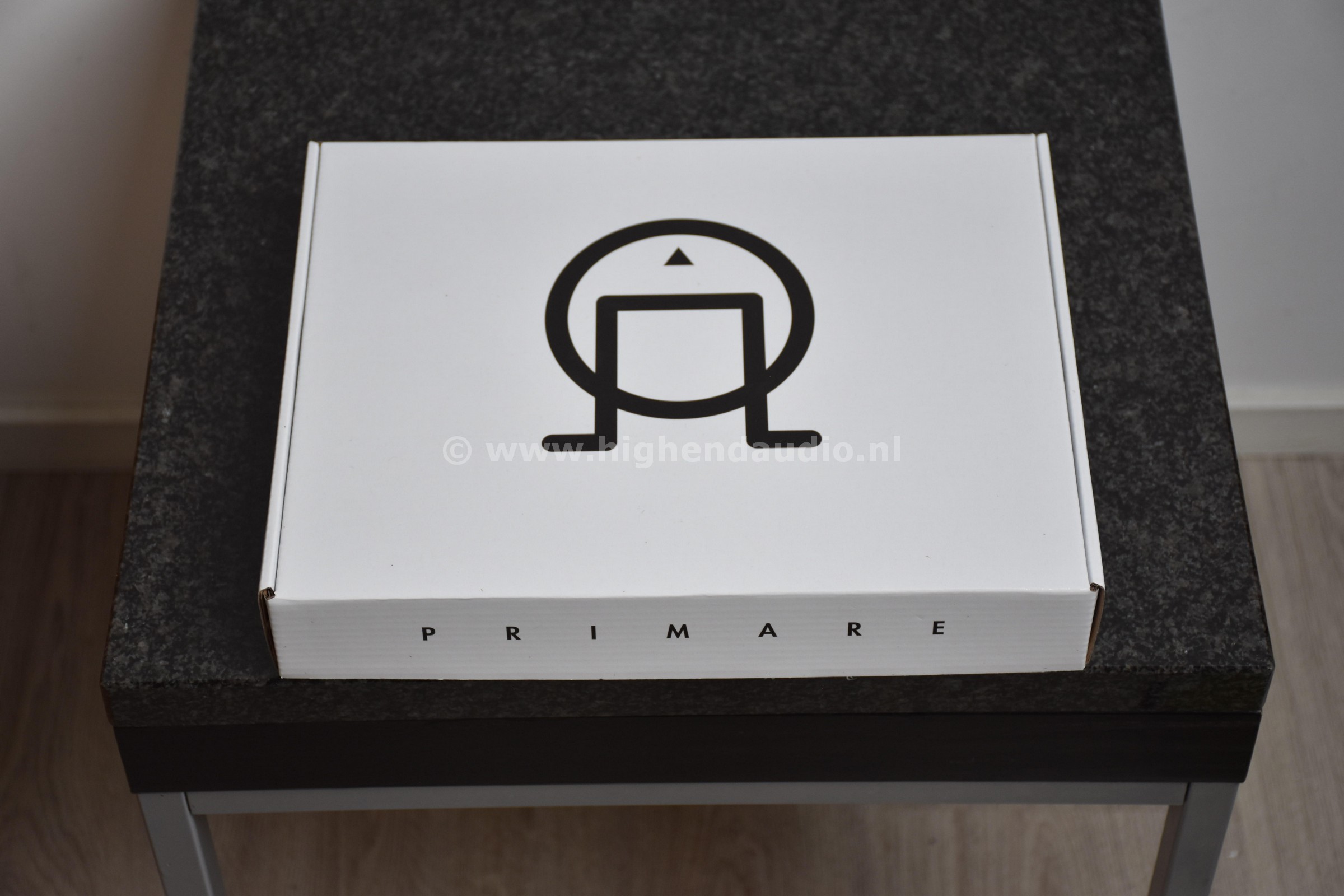 Primare-R35-6181352019-accessoriesbox_wm