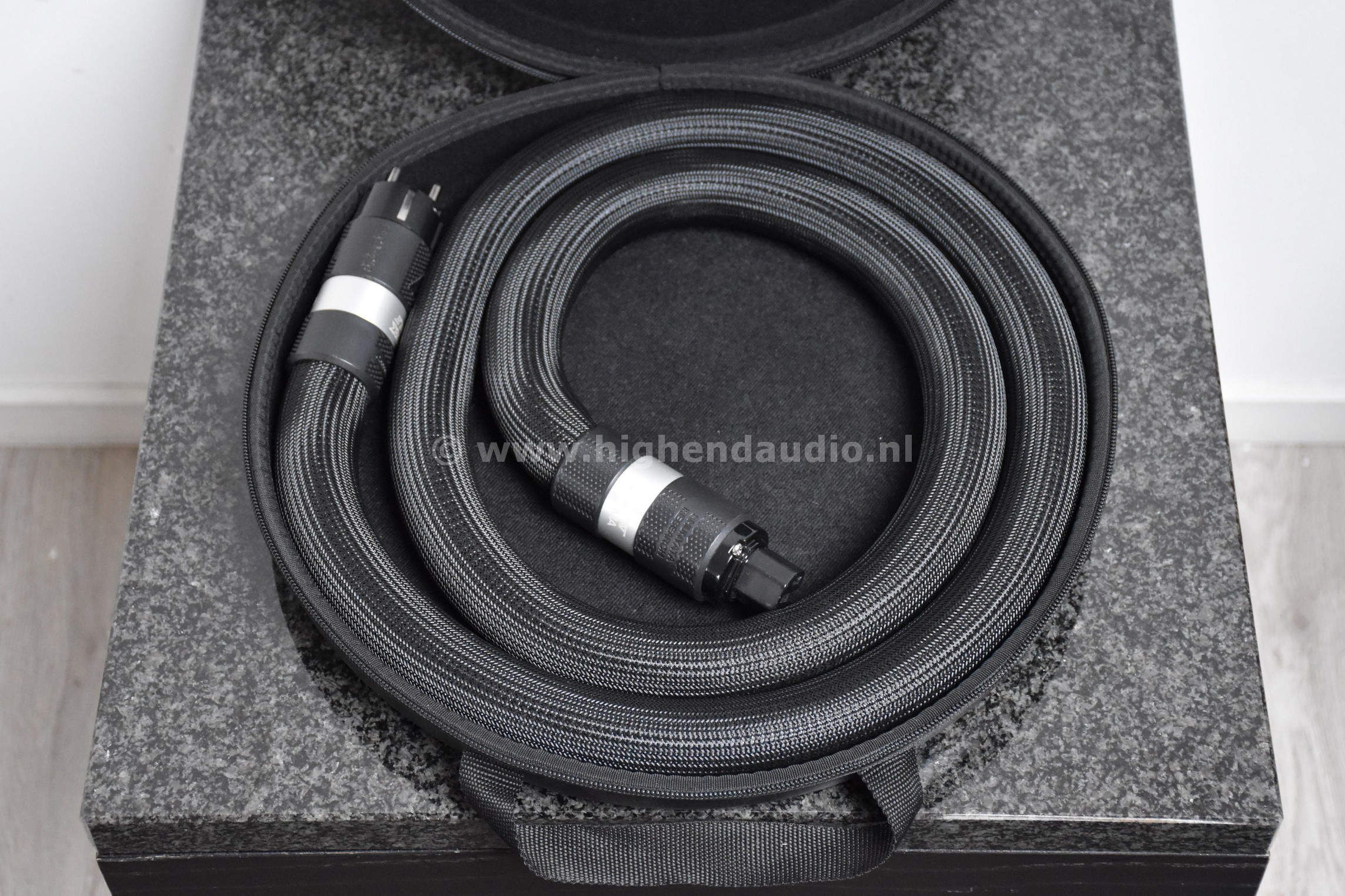 Shunyata-SigmaAnalog-1,75m-SIG1644-cableinbag_wm