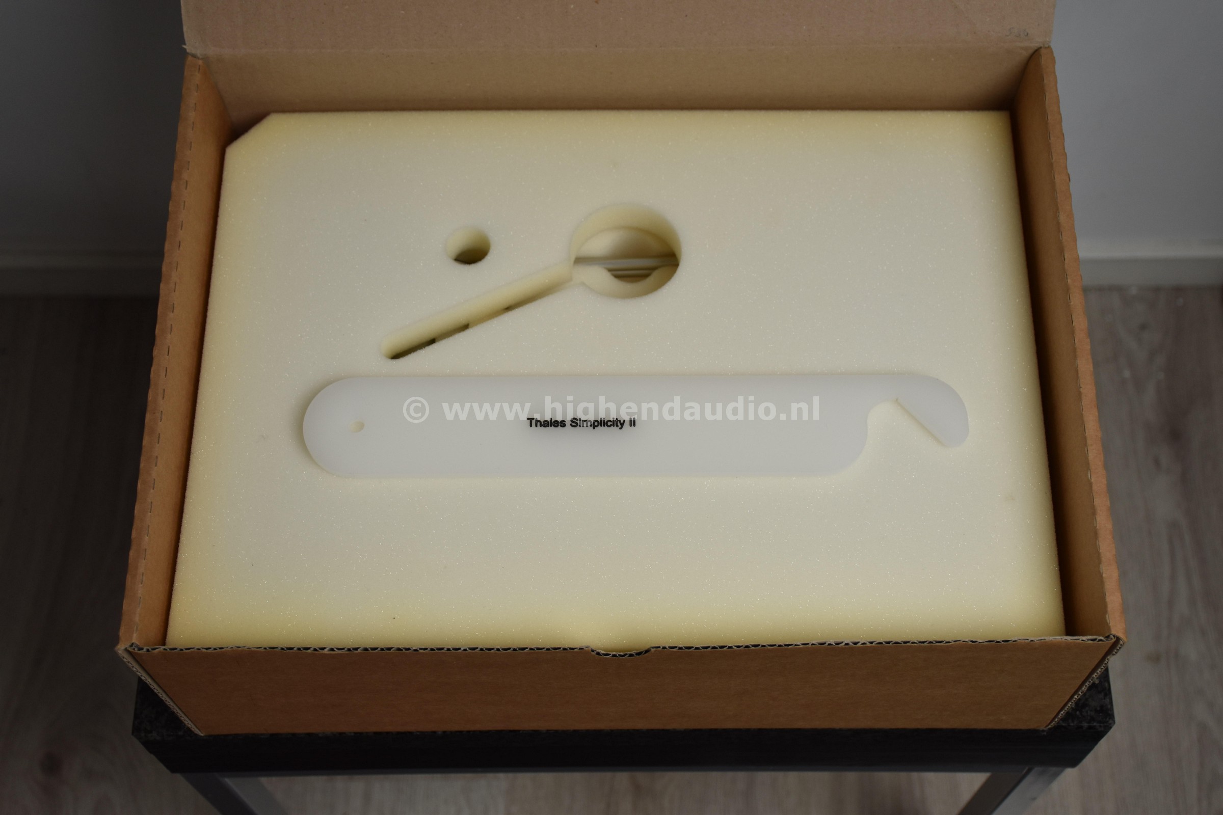 Thales-SimplicityII-536-boxopen2_wm