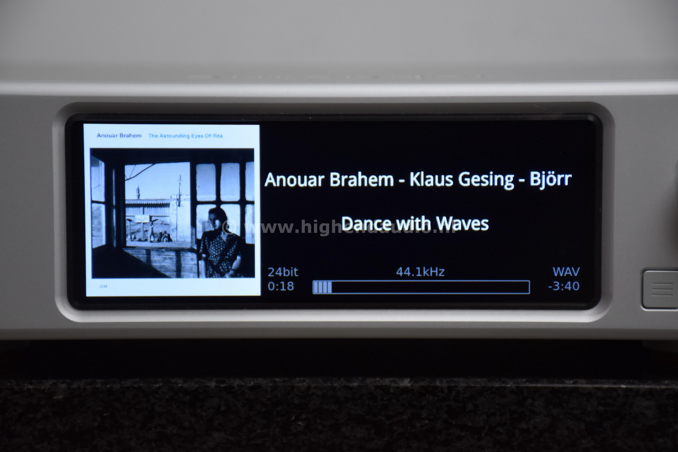 Aurender-A200-4TB-A200BB004-display1_wm