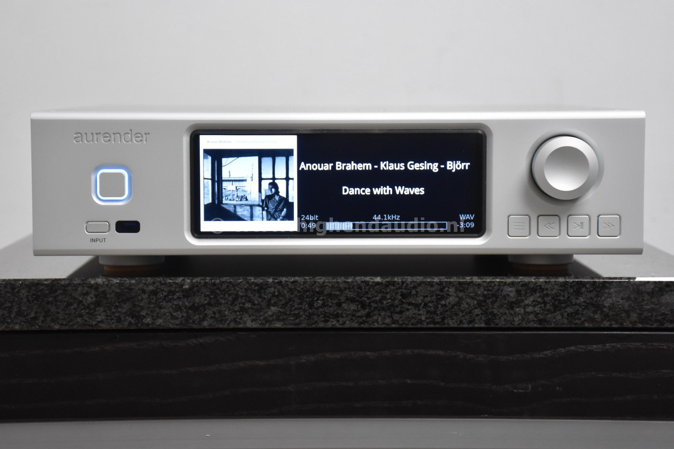 Aurender-A200-4TB-A200BB004-front_wm