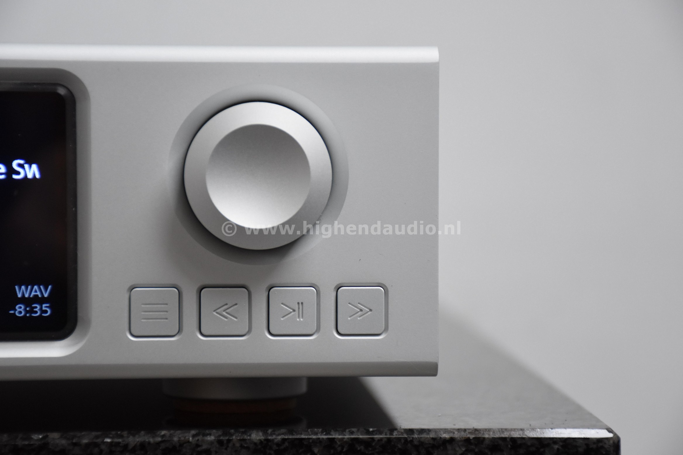 Aurender-A200-4TB-A200BB004-frontright_wm