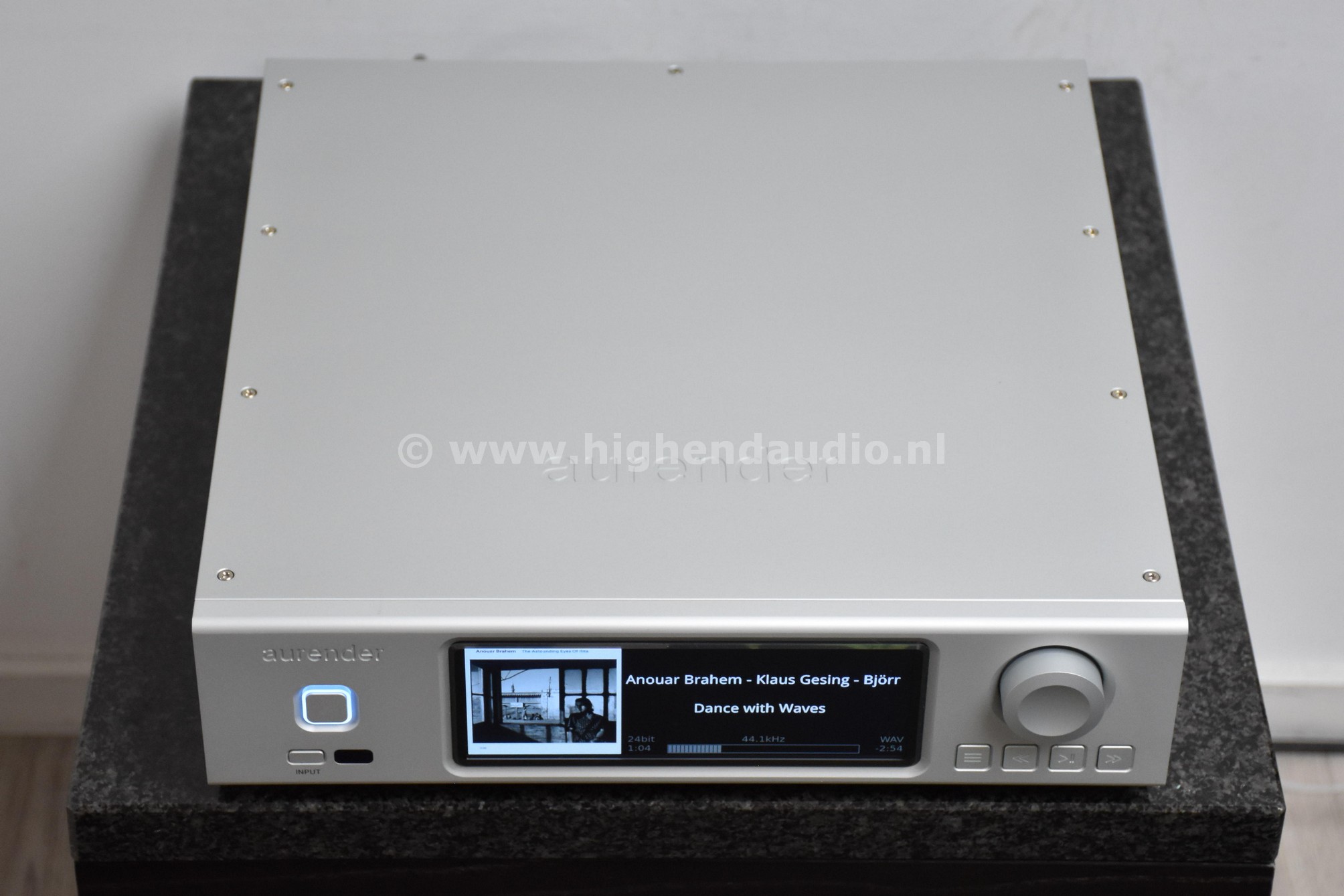 Aurender-A200-4TB-A200BB004-top_wm