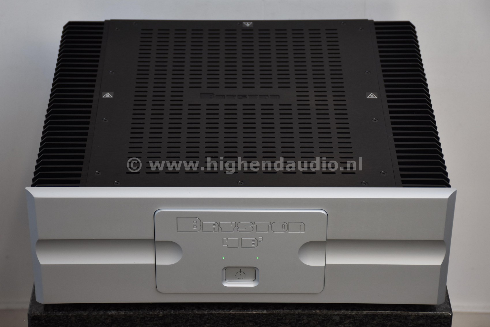 Bryston-4BCubed-000327-top_wm