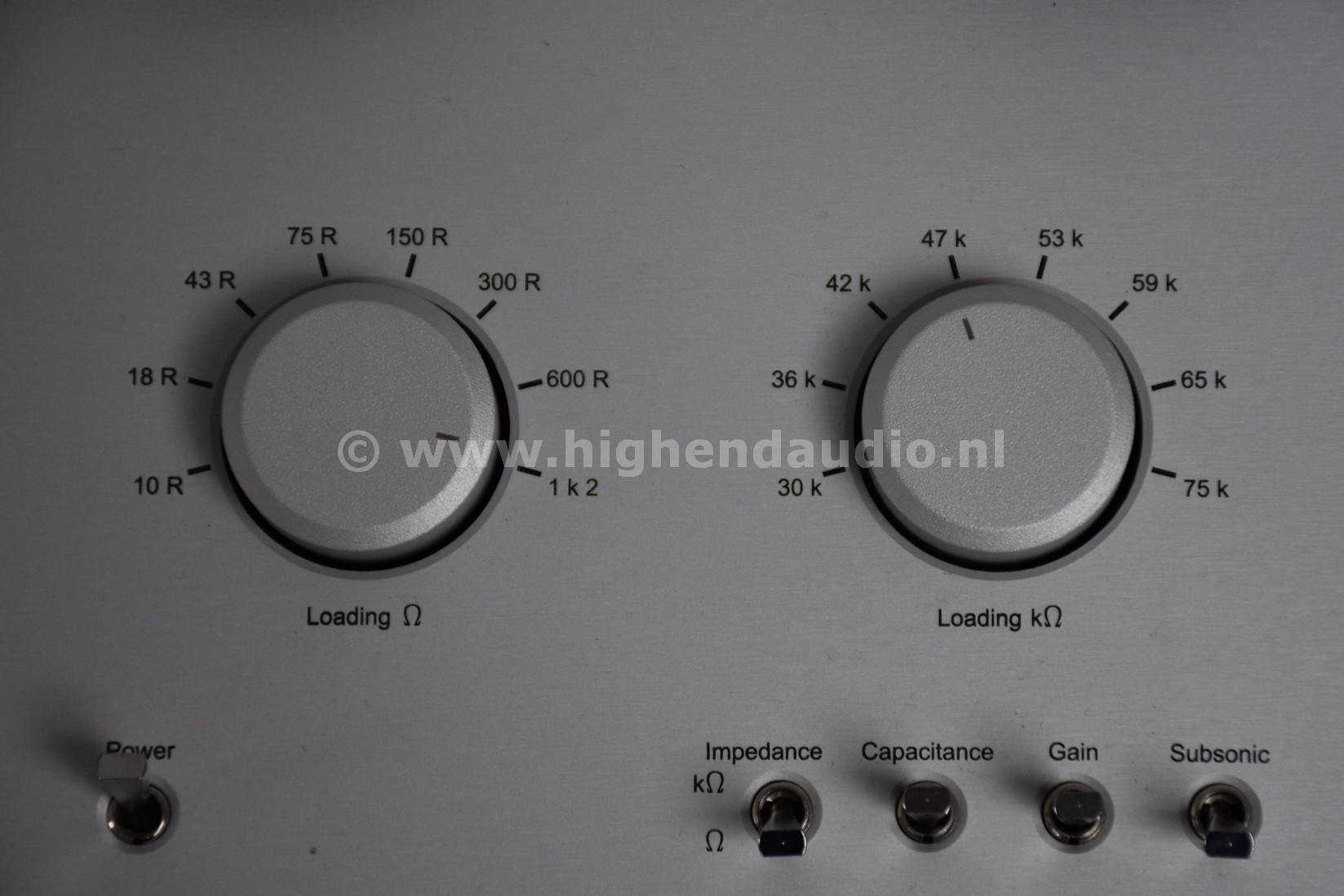 EAT-EGloPetit-1496-topcloseup_wm