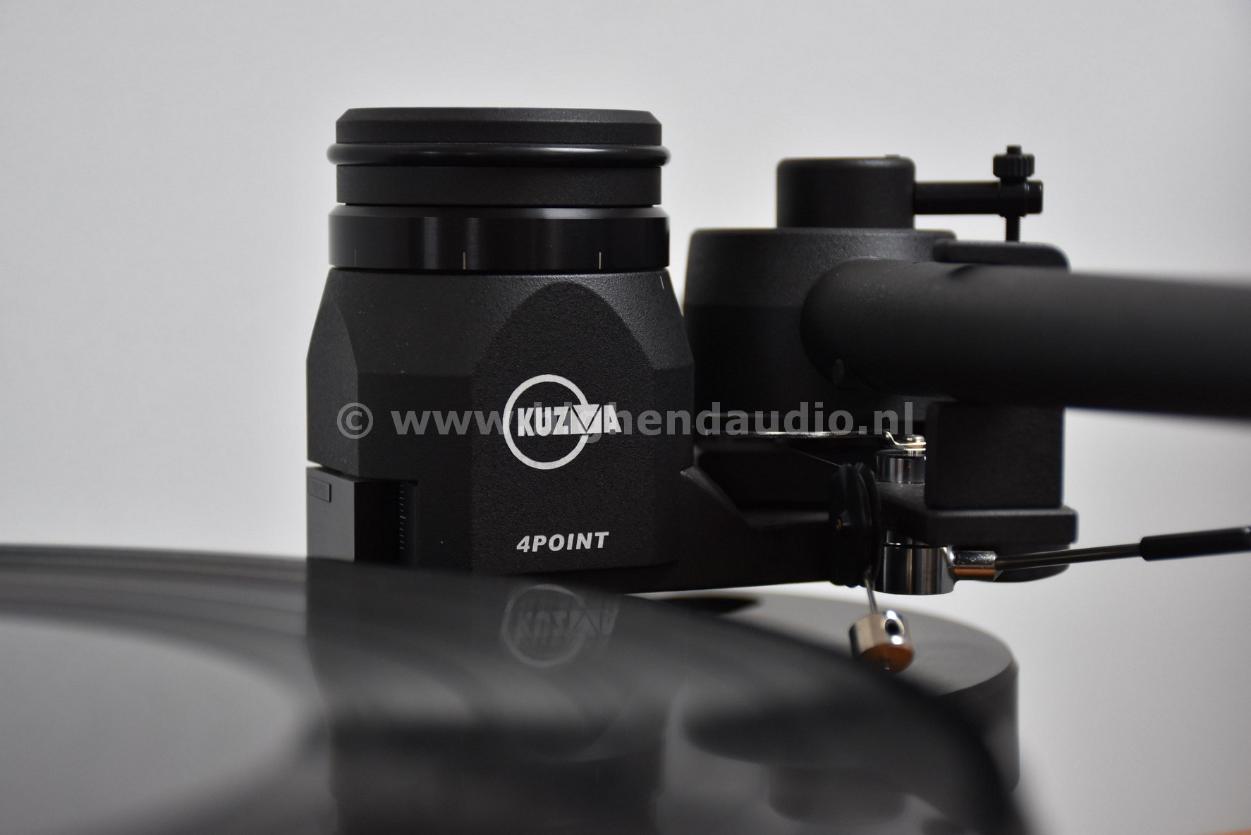 Kuzma-4Point11-280405-detail1_wm