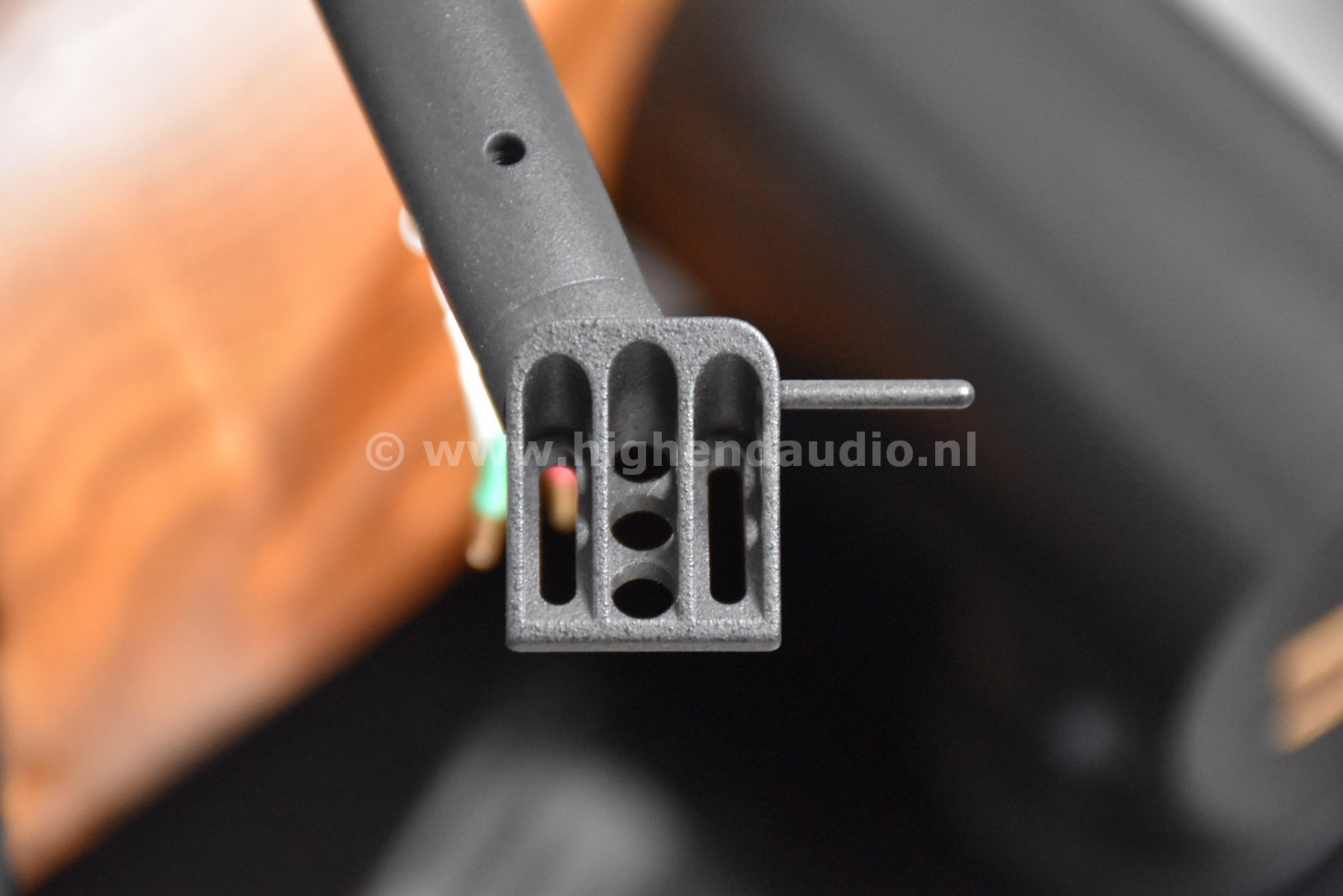 Kuzma-4Point11-280405-detail3_wm