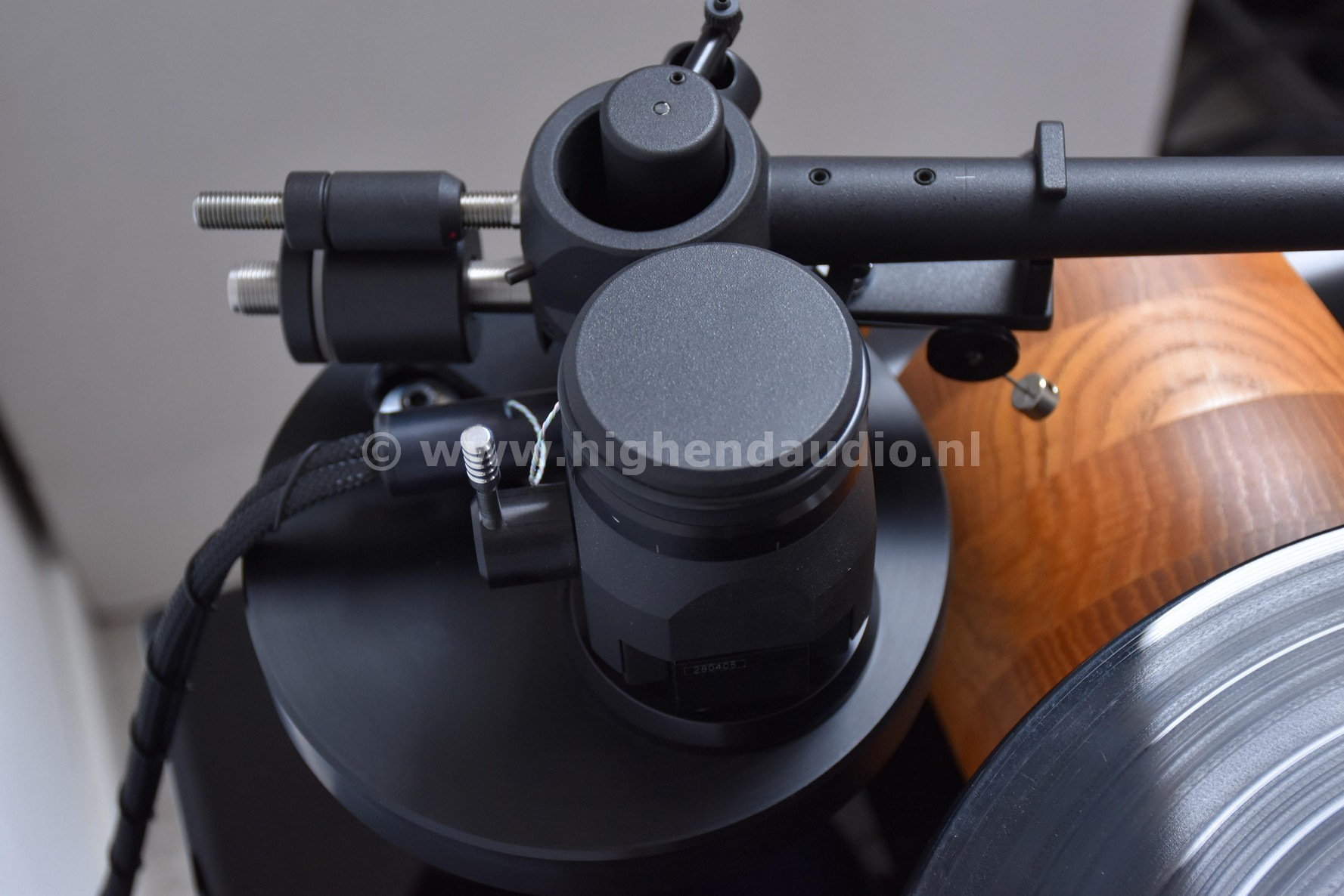 Kuzma-4Point11-280405-detail4_wm