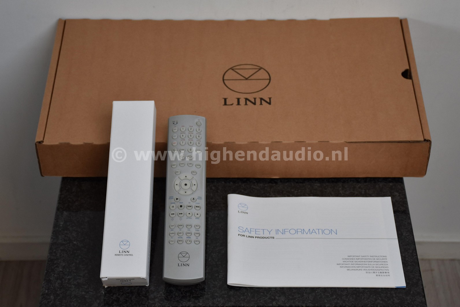 Linn-AkurateDS3-1271464-remoteaccoriesbox_wm