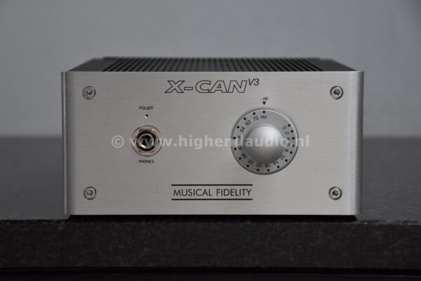 Musical Fidelity X-Can V3 -tube headphone amplifier-
