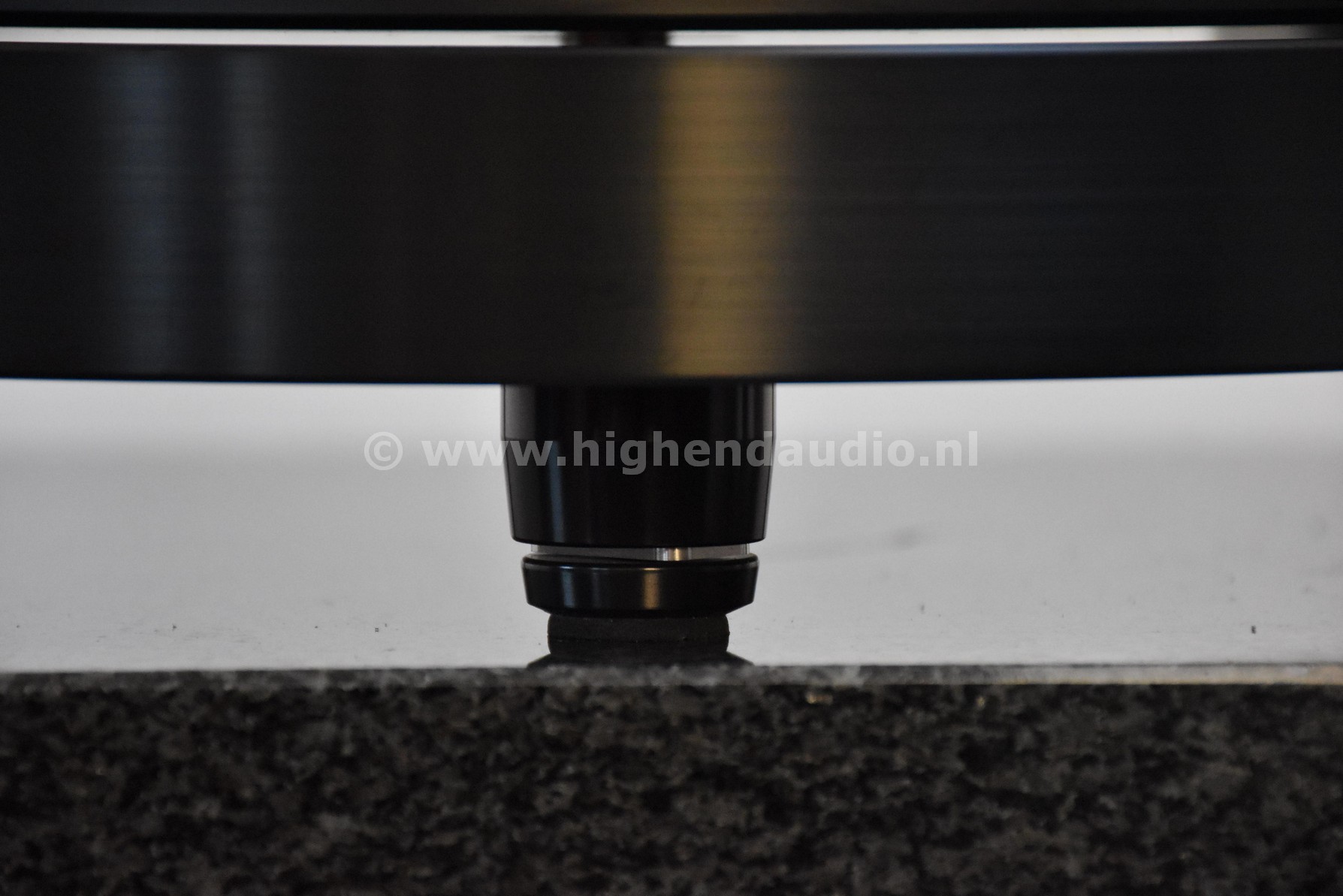 TWAcustic-RavenOne-0810534-foot_wm